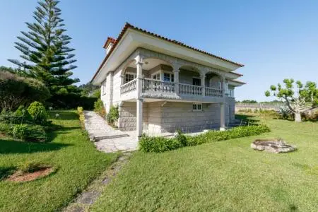 Chalet con Vistas al Mar en Morrazo