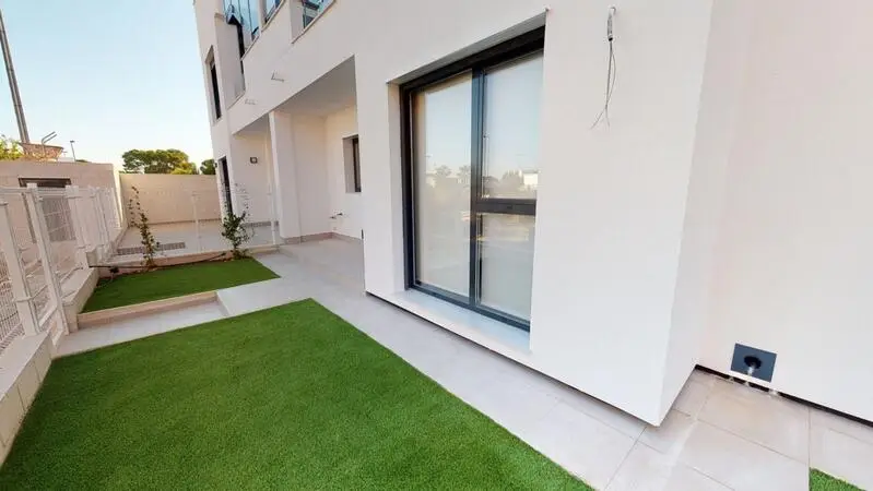 Bungalow en Santiago de la Ribera con Piscina y Jardin