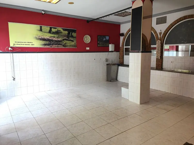 Local Comercial en Ronda Málaga con Maquinaria Incluida