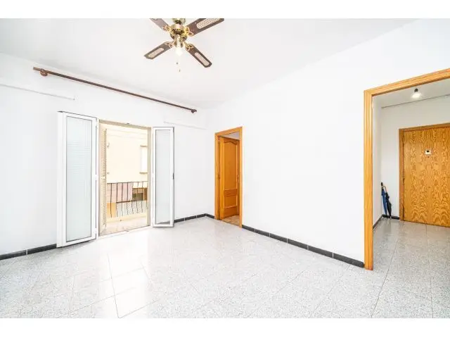 Piso de cuatro habitaciones con balcón en Son Cladera Palma de Mallorca