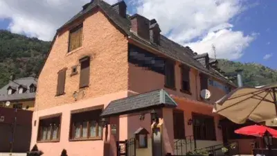 Casa adosada 356m2 4 dormitorios Bossost