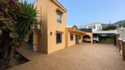 Chalet en Alhaurín el Grande con Piscina y Jardín - Ideal Familias