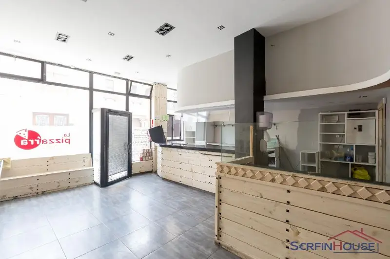 Venta Local Comercial con Terraza en Centro Santoña