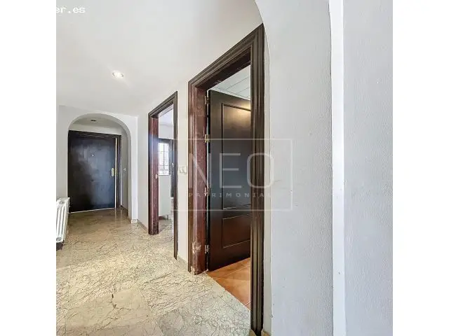 Piso en La Zubia con Garaje y Vistas Despejadas