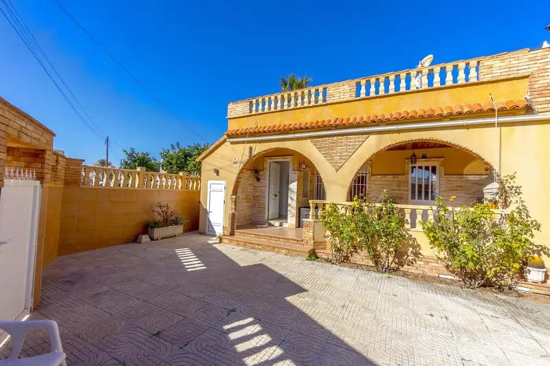 Casa en Venta Torrevieja 2 Dormitorios 2 Baños Jardin Terraza
