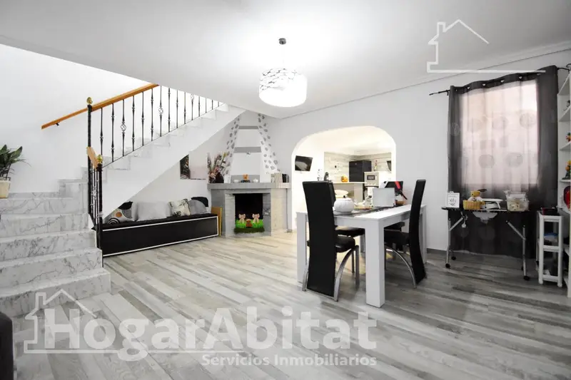 Casa Reformada en Tavernes de la Valldigna con Terraza