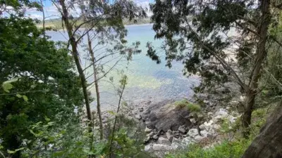 Chalet en Venta en Bergondo con Vistas al Mar y Acceso a Cala