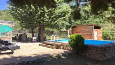 Chalet Rústico en Camarena de la Sierra 4 Dormitorios Jardin Piscina