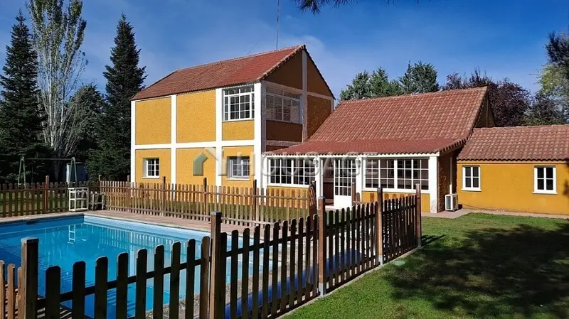 Chalet en Valdelagua 7 dormitorios 4 banos 420m2