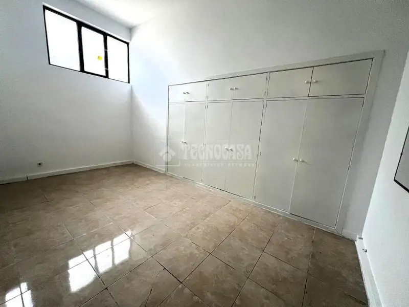 Local Comercial en Venta Retiro Reformado Adaptable a Vivienda