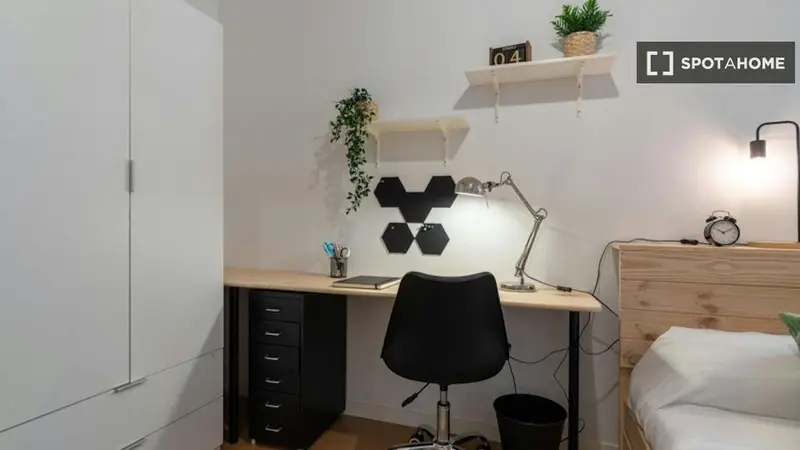 Apartamento de 7 dormitorios y 2 baños en Madrid