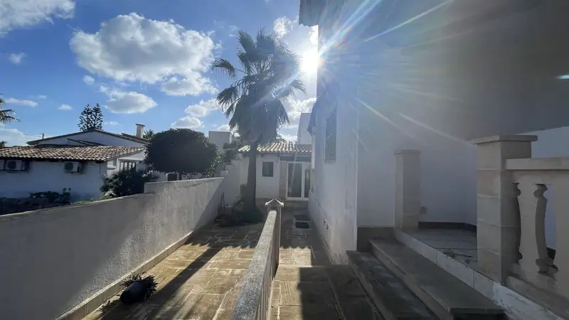 Chalet en Cala Llombards con Vistas al Mar y Piscina
