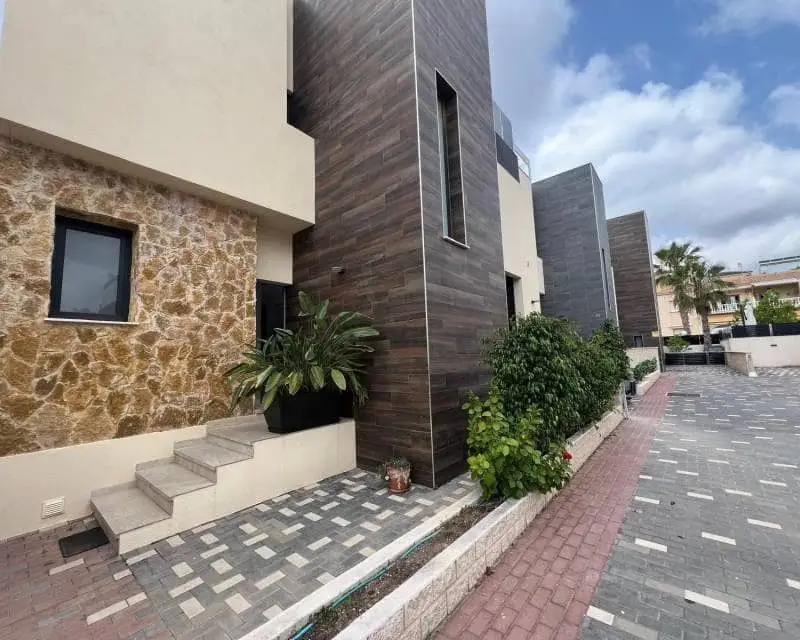 Villa Moderna en Orihuela Costa con Piscina Privada y Solarium