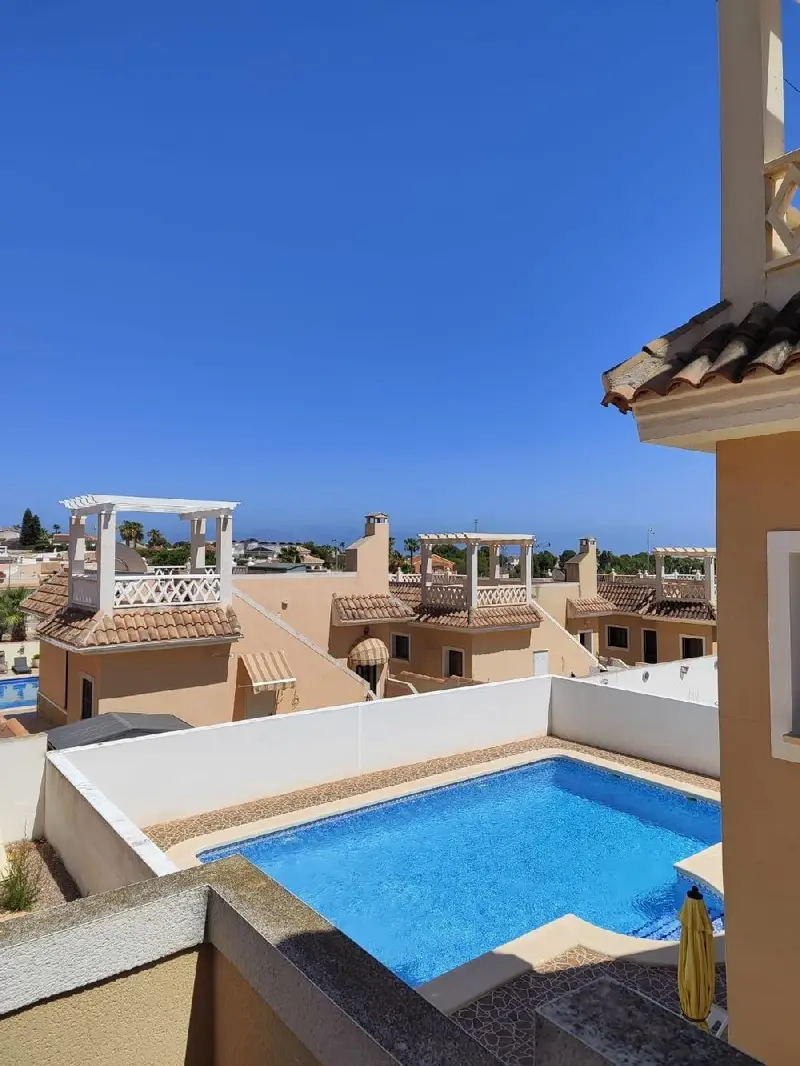 Venta Casa con piscina en Quesada