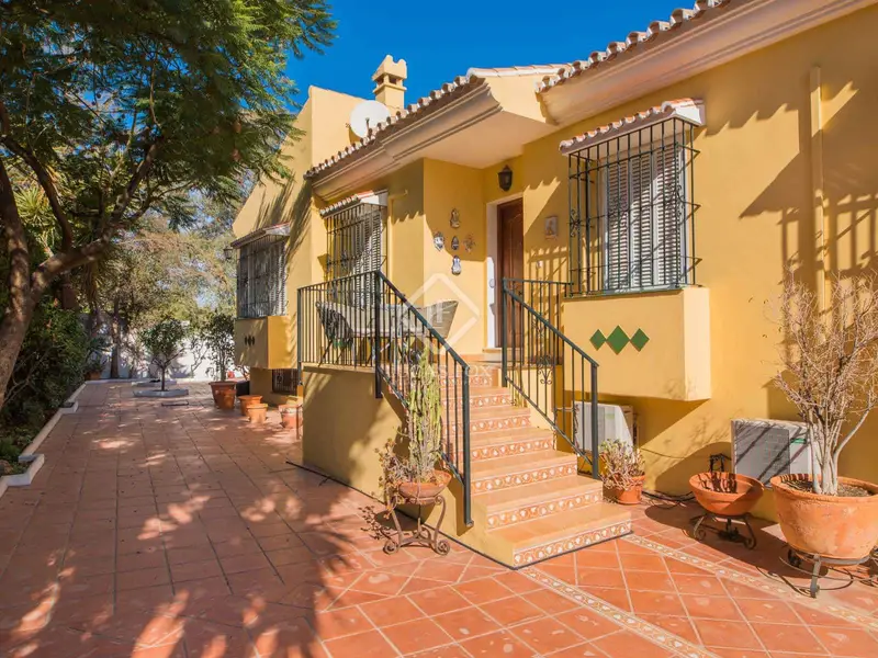 Chalet en venta en Málaga ciudad con jardín y garaje