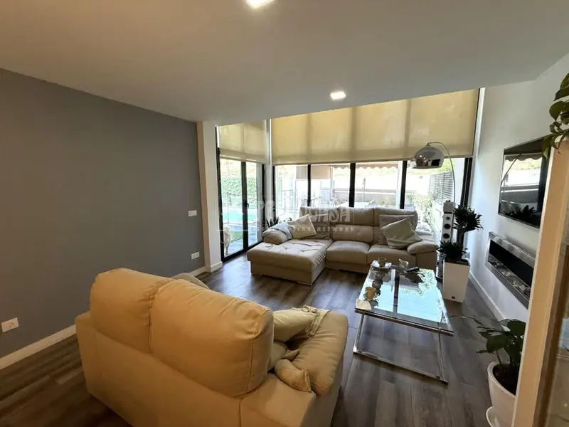 Chalet Pareado en El Viso con Piscina y Aerotermia