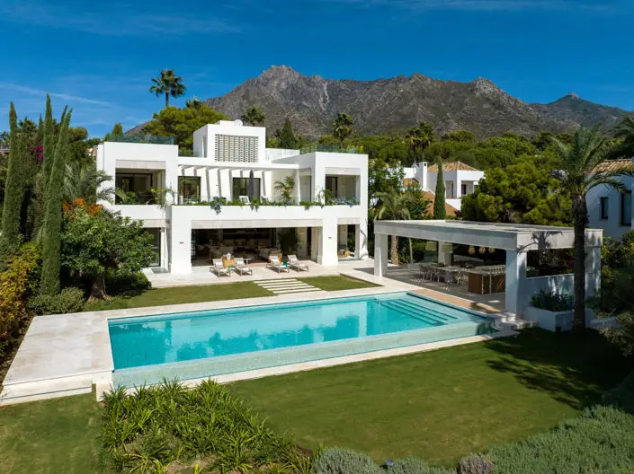 Villa de Lujo 5 Dormitorios en Altos Reales Marbella