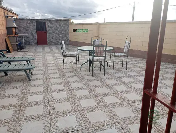Adosado en Llera con Garaje y Patio Grande