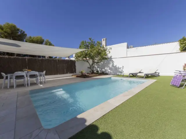Casa Villa 2 Dormitorios Alquiler Cunit Espa	



a