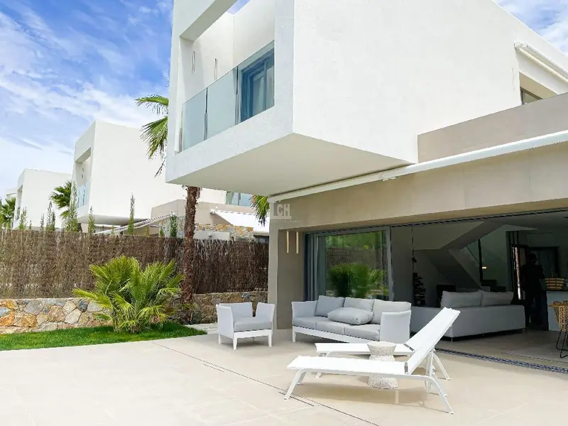 Villa en Venta Orihuela Costa Las Colinas Golf 3 Dormitorios 3 Baños