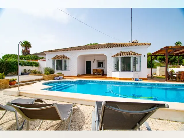 Casa-Villa de 3 Dormitorios en venta Chiclana, España