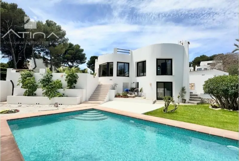 Villa de Lujo en Jávea con 4 Habitaciones y Piscina