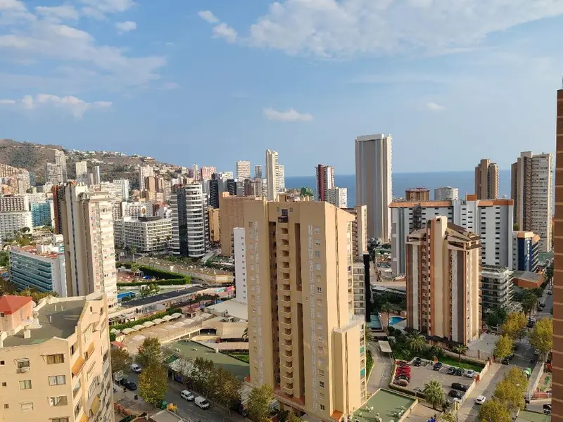 Apartamento en Benidorm Levante con Piscina y Parking