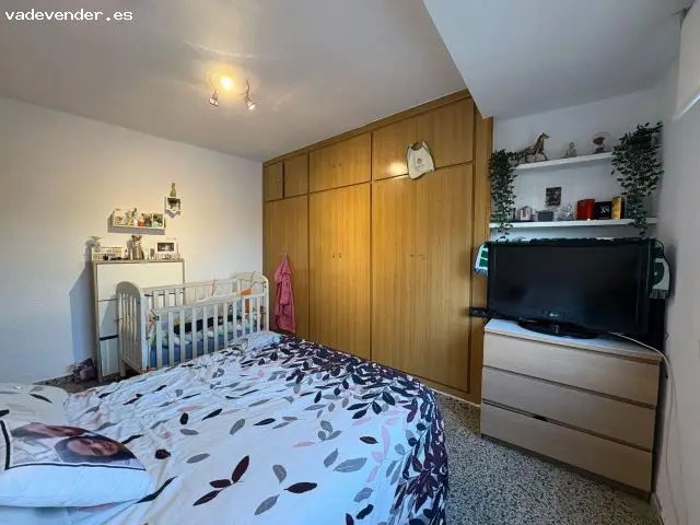 Piso Luminoso en Burjassot con 4 Habitaciones y 2 Balcones