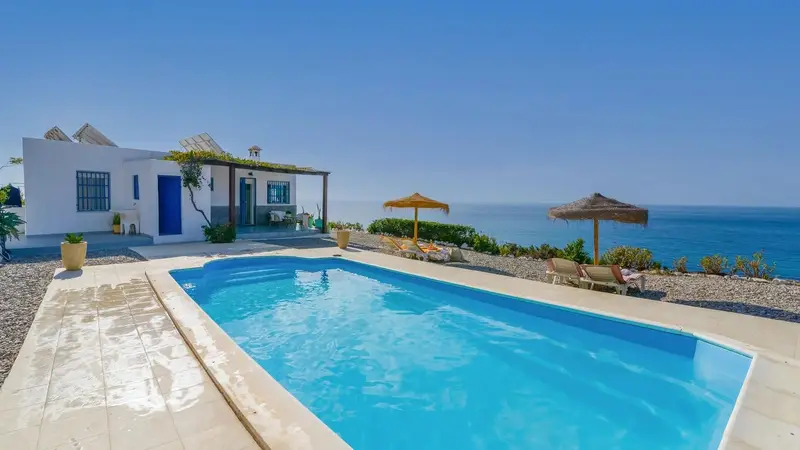 Casa de Lujo con Piscina Privada cerca de Adra