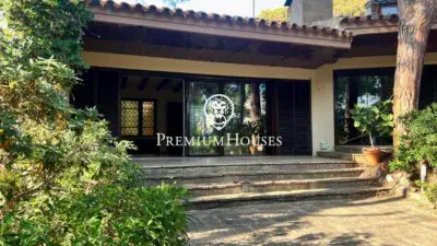 Casa en La Pineda 400m2 con Piscina Privada y Gran Jardín