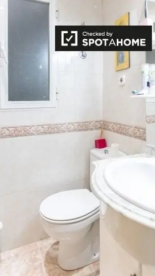 Apartamento 4 dormitorios 1 ba
																		
																		
																		
																		
																		
																		
																		
																		
																		
																		
																		
																		
																		
																		
																		
																		
																		Madrid