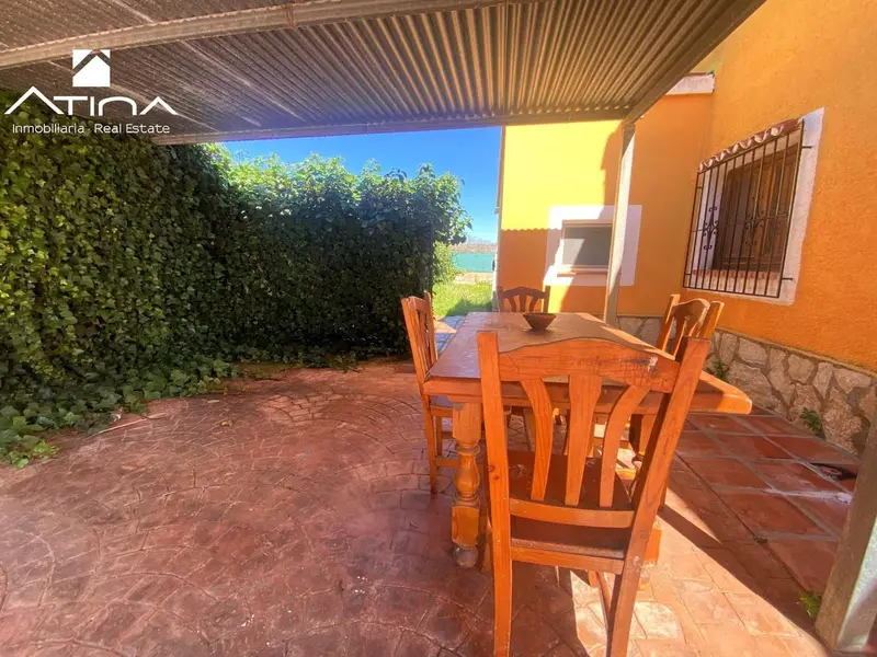 Chalet en Cabanes Reformado con Gran Terreno y Estilo Tradicional