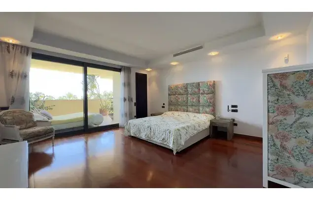 Apartamento en Puerto Banús 3 Dormitorios Lujo Primera Línea de Playa