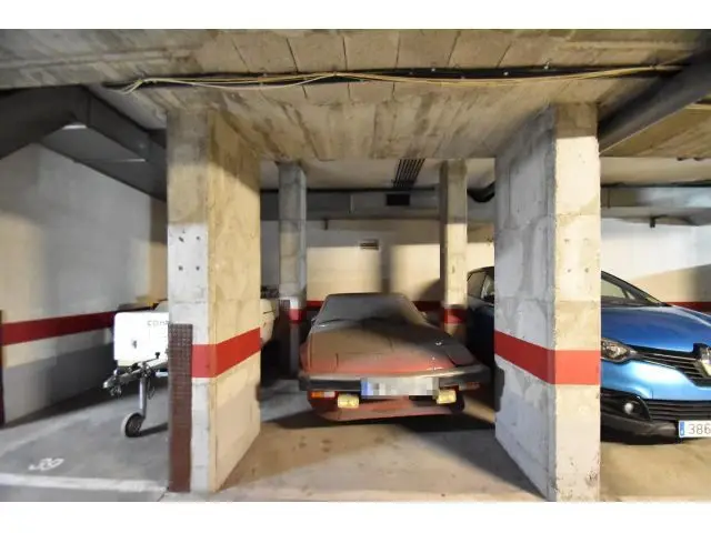 Plaza De Párquing En Venta Para Coche Pequeño