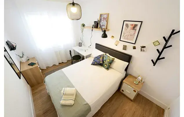 Habitaci
ón 110m
² Bilbao Estancia Mediana