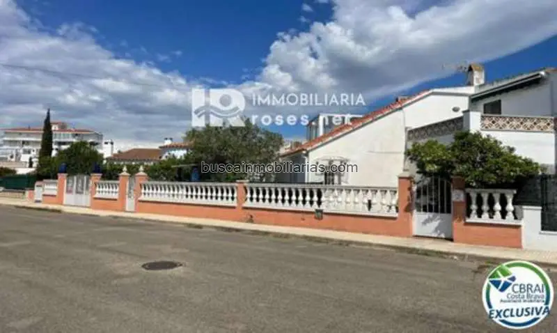 Villa en venta en Roses 3 habitaciones 3 banos