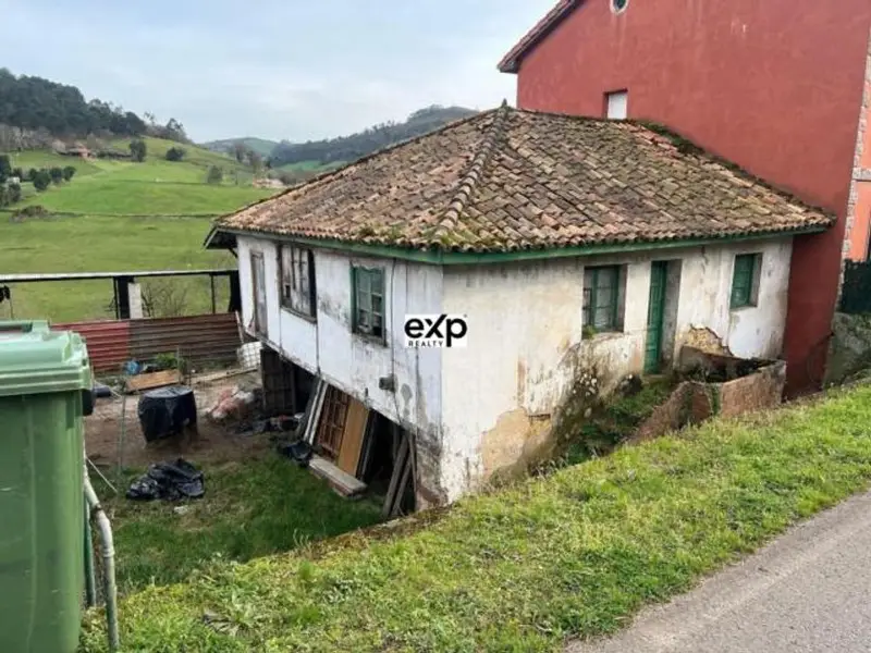 Chalet con Horreo en Llanera Asturias Para Reformar
