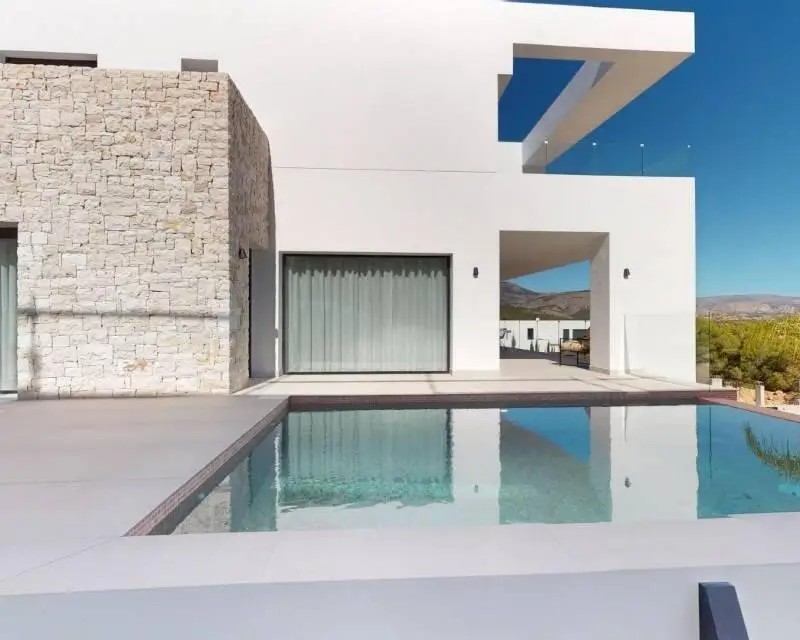 Villa de Lujo en Polop con Vistas al Mar y Montaña