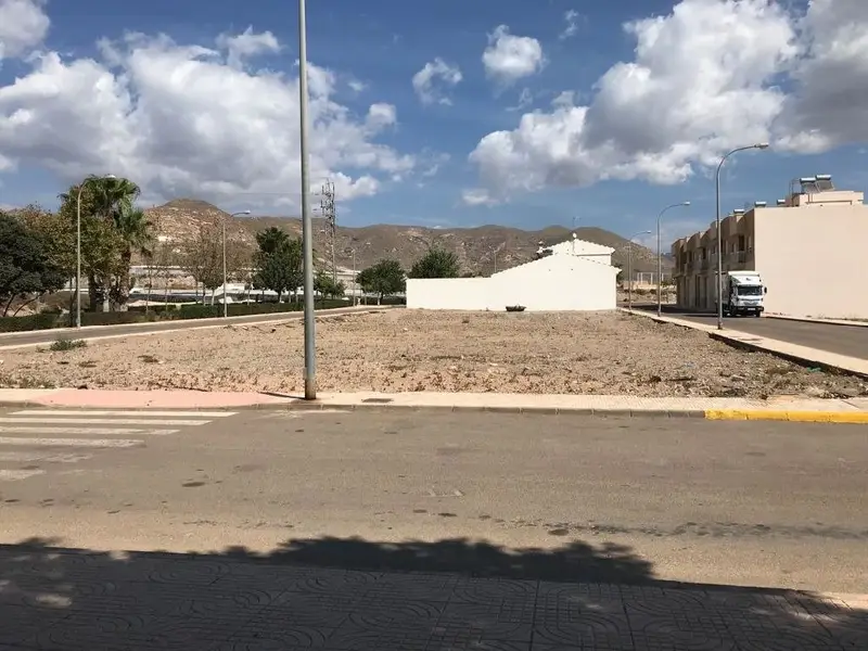 Solar Luminoso en Venta Las Cabañuelas Vicar 140m2