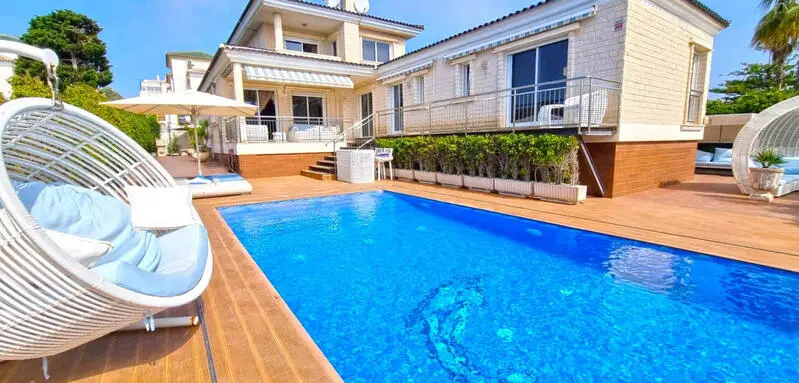 Villa de Lujo en Torrevieja 5 Dormitorios Spa Piscina Vistas al Mar