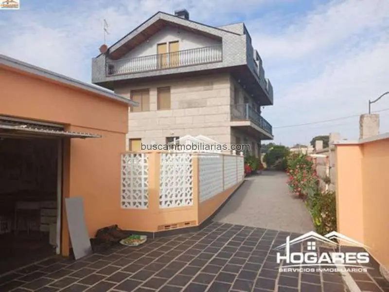 Villa en Venta Tomino Impresionante Chalet 3 Plantas Piscina