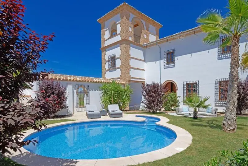 Cortijo de Lujo con Viñedos en Mollina 4 Dormitorios