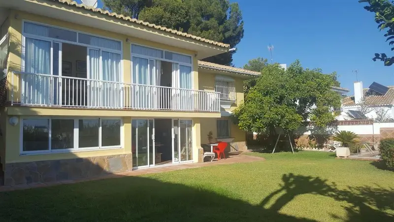 Chalet en Venta Mijas Costa Cerca de Tiendas y Escuelas