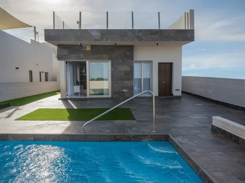 Villa Moderna con Piscina en Villamartín Orihuela