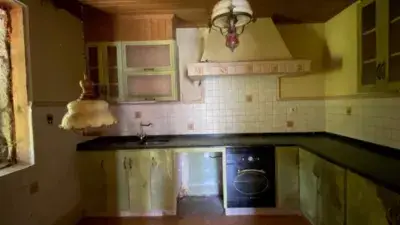 Casa en Pazos de Borbén: Tradicional, Luminosa y Acogedora