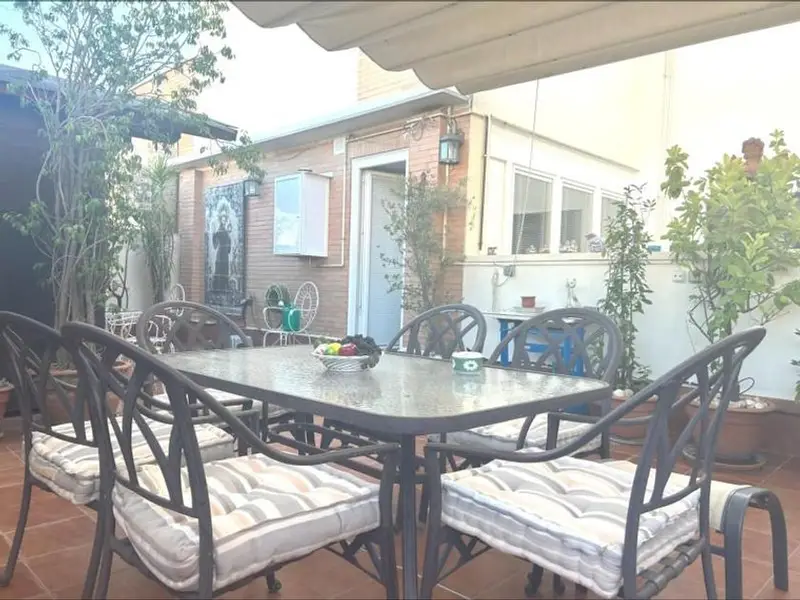 Atico en Sevilla con Terraza de 50m2 y 2 Plazas de Garaje