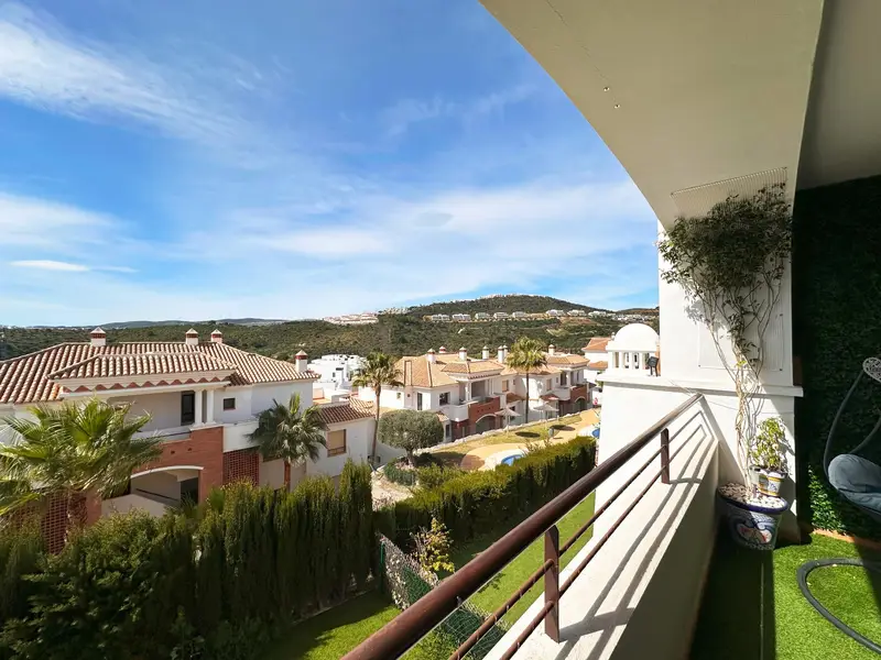 Apartamento en Casares Golf con Vistas al Mar y Montaña