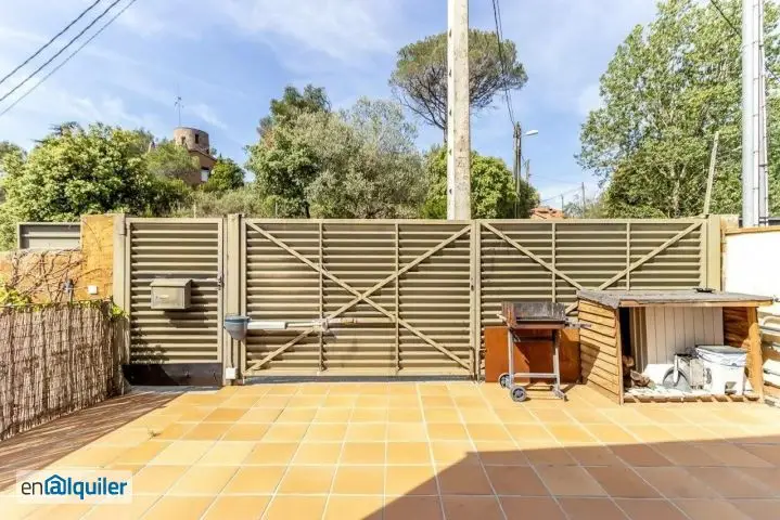 Piso de alquiler con terraza y garaje