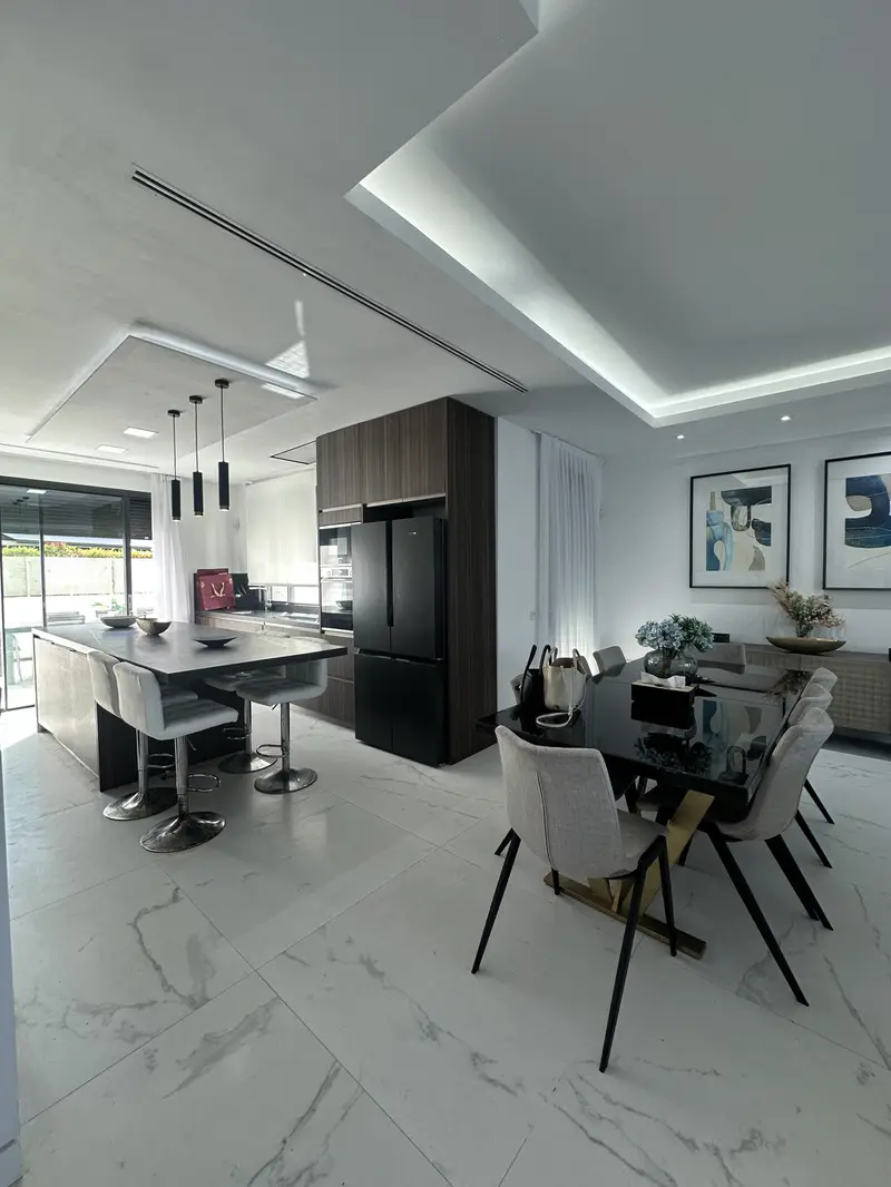 Casa-Villa de 4 Dormitorios alquiler Milla de Oro, España