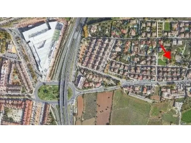 Casa y Parcela Multiusos en Serrallo Granada